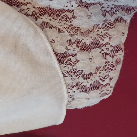 Mur Mur🕊Soft White Long Sleeve Top. Back Split Lace Back Scoop Neck WM - Picture 9 of 11